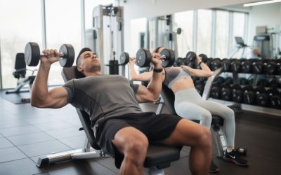 Travailler les pectoraux avec haltères : techniques et conseils efficaces